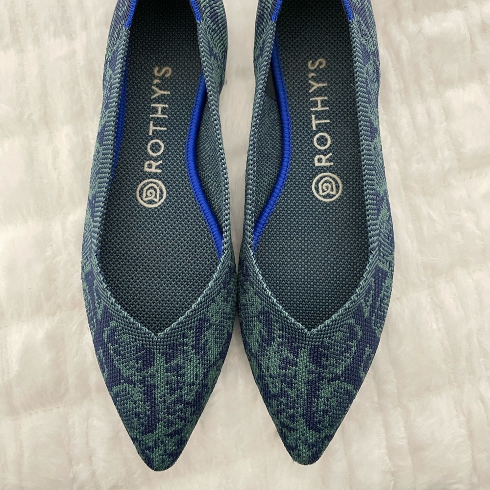 EUC Rothys Emerald Snake Points 7.5